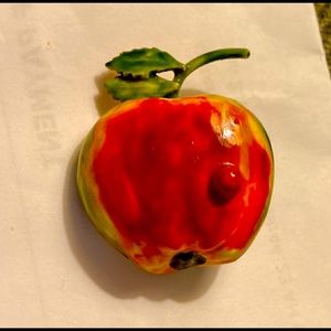 Sandor vintage cloisonné 🍎 apple pin